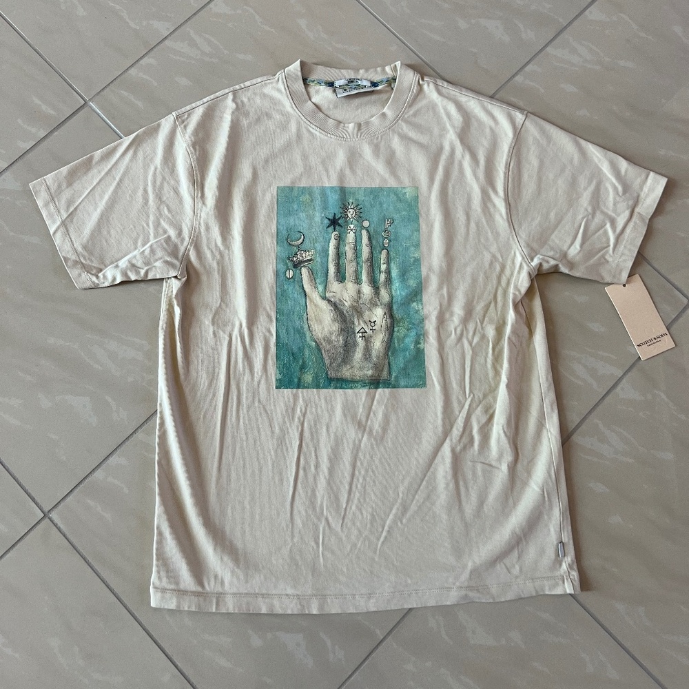 #2755 Scotch & Soda Loose fit artwork t-shirt sz M
